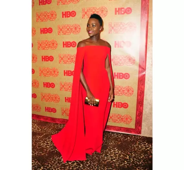 En un vestido de Ralph Lauren, Lupita lució espectacular en los Golden Globes.