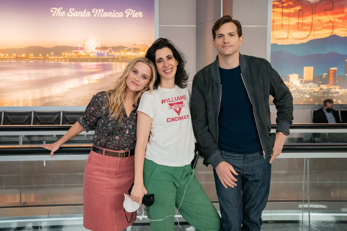 Reese Witherspoon, Aline Brosh McKenna y Ashton Kutcher