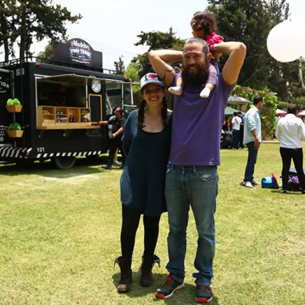 Paulina Alexanderson, Yohei Kawashima y la bebé Erin Kawashima