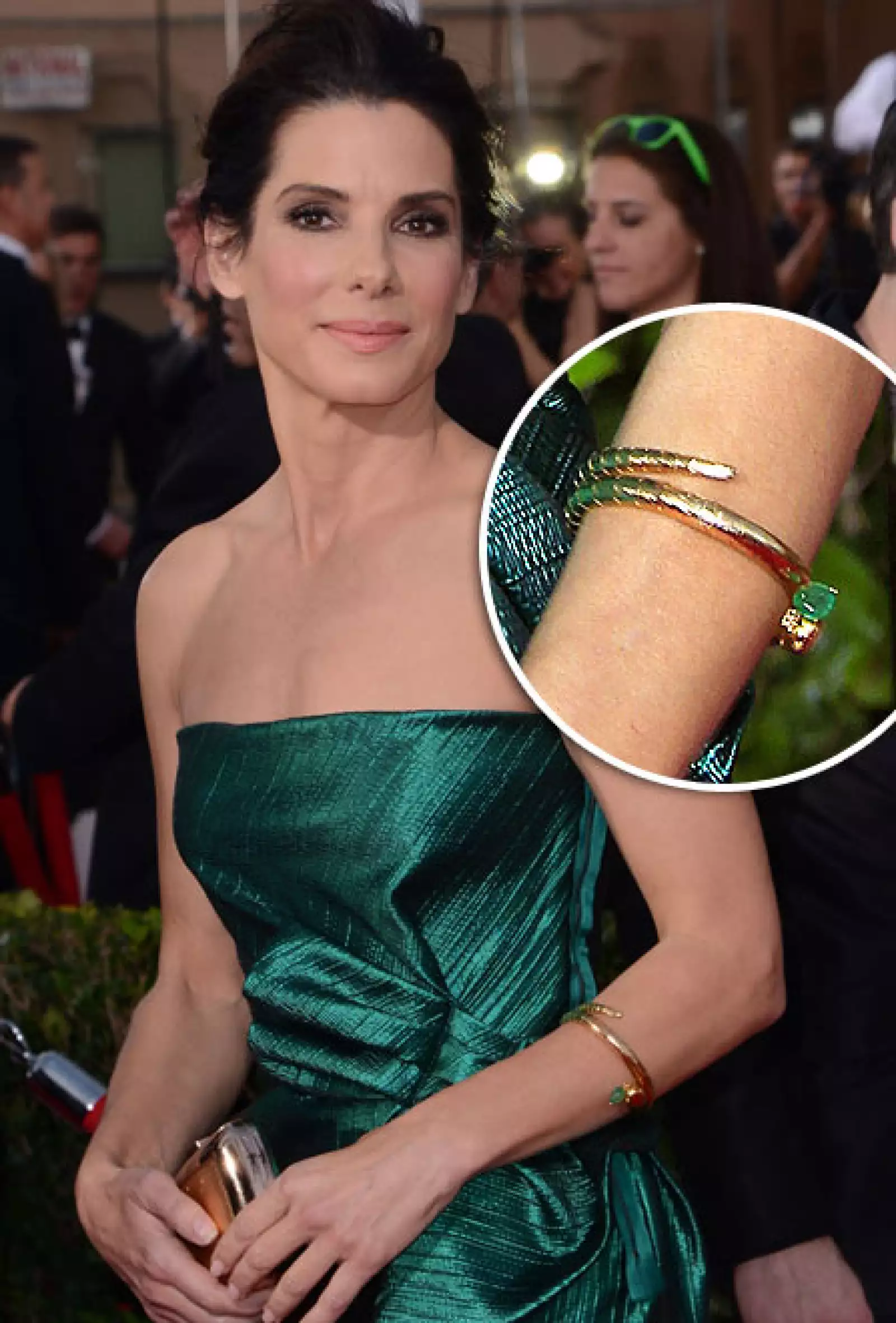 A la actriz no le gusta llamar mucho la atención, así que para los SAG portó un brazalete en forma de serpiente de con esmeraldas de Fred Leighton.