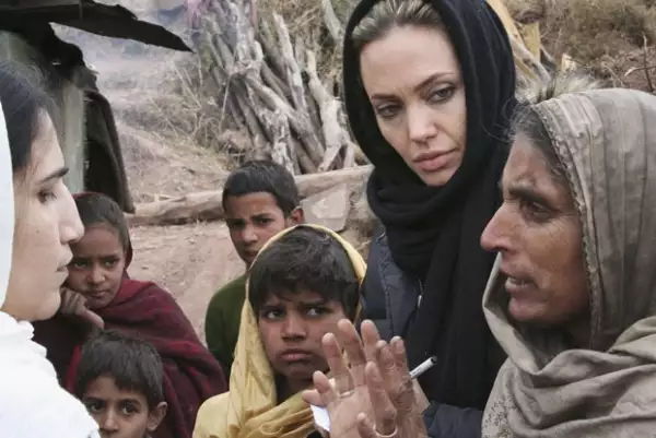 Angelina se convirtió en embajadora de Las Naciones Unidas en 2001.