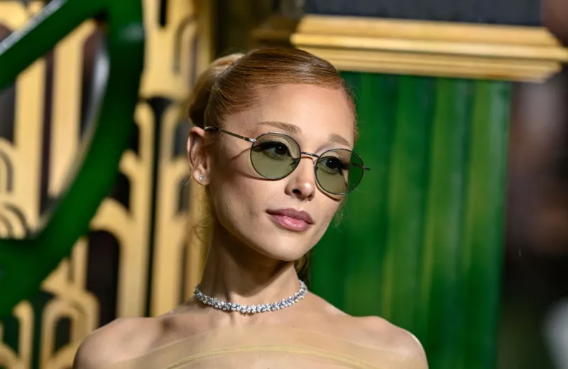 Ariana Grande en la premier de Wicked en Londres