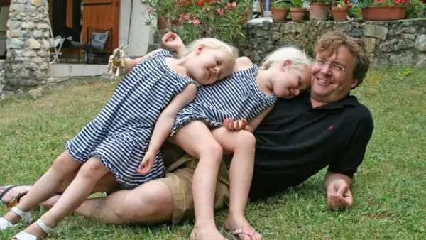 Encabezaron la ceremonia la princesa Beatriz, su madre, y Máxima y Guillermo de Holanda. El príncipe murió el lunes pasado después de un año y medio de haber permanecido en coma.