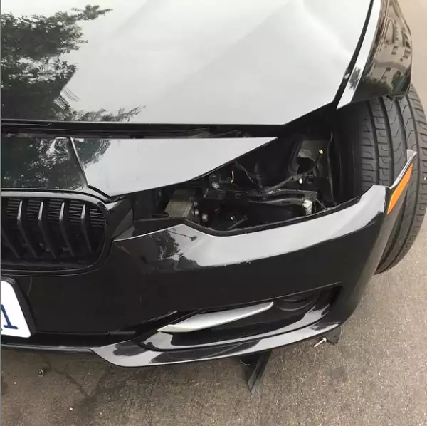 Así fue como quedó su auto luego de que le robasen la calavera izquierda.