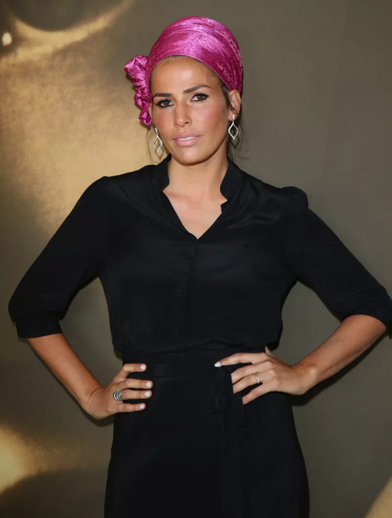 Esta es la historia de Linor Abargil, una mujer que fue violada a los 18 años, semanas antes de ser coronada como Miss Mundo, y sacó la fuerza necesaria para luchar contra la violencia de género.