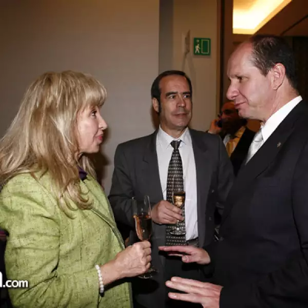 Wendy Coss,Roberto Osorio,Rui Reis