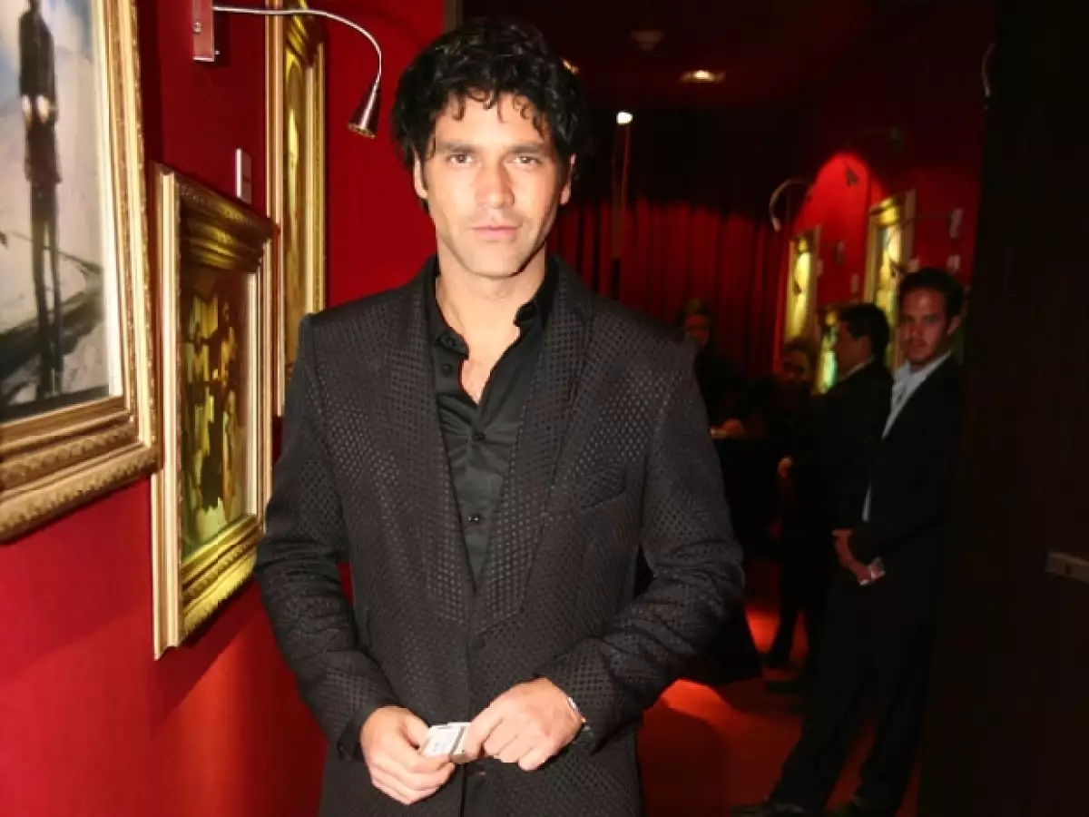 El actor, quien protagoniza la telenovela `Llena de Amor´ con Ariadne Díaz, está muy emocionando produciendo dos documentales, que pronto estrenará.