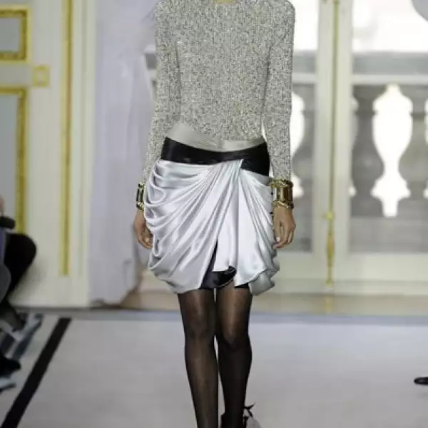 4. BALENCIAGA. Con lo mejor del ambiance parisienne, el trabajo de Ghesquière fascina a las celebridades y a la mujer actual.