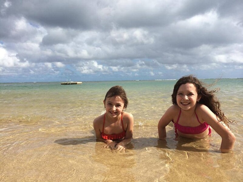 El orgulloso Erik publicó esta fotografía de sus hijas Mia y Nina, de 8 y 7 años respectivamente.