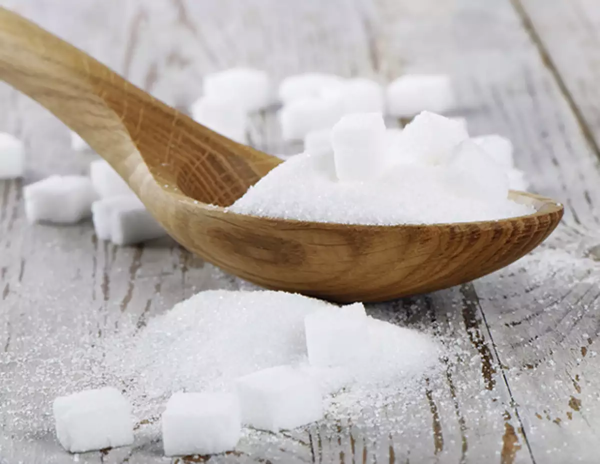 Todos sabemos lo dañina que es el azúcar y lo mala que puede ser para nuestra salud, especialmente consumida en exceso. Estos tips te ayudarán a dejarla para siempre.