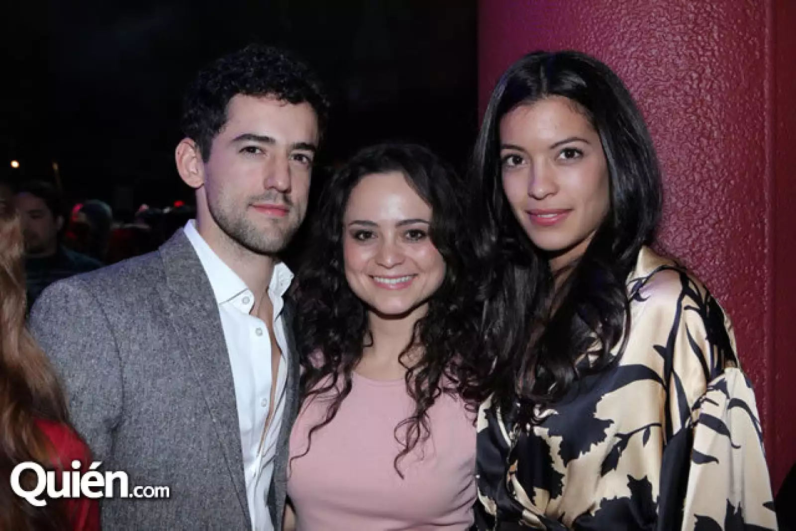 Luis Gerardo Méndez, Damayanti Quintanar y Stephanie Sigman.