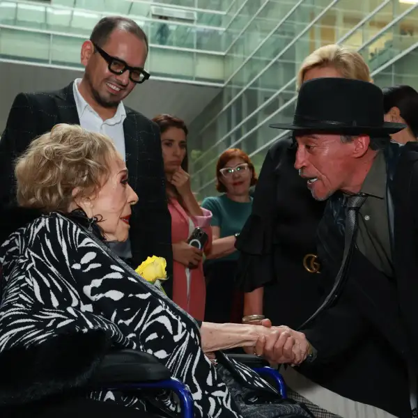  Silvia Pinal y Roberto Sosa
