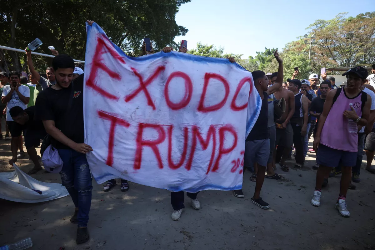 Migrants protest against Mexican migration authorities in Escuintla