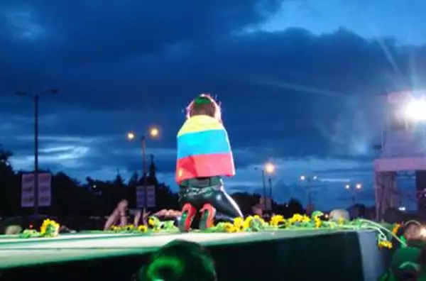 La cantante mexicana prendió al público colombiano con sus más recientes éxitos.