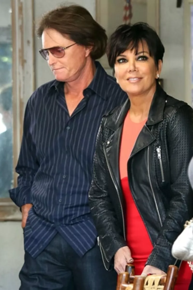 Tras haberse dado a conocer que la pareja de 22 años se separa, la batalla por los bienes comenzará, esto, según información de Radar Online, debido a que no firmaron un contrato premarital.