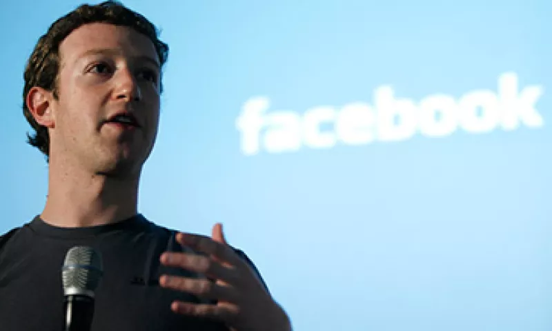 Actualmente la fortuna de Zuckerberg es de 17,600 millones de dólares. (Foto: Cortesía CNNMoney)