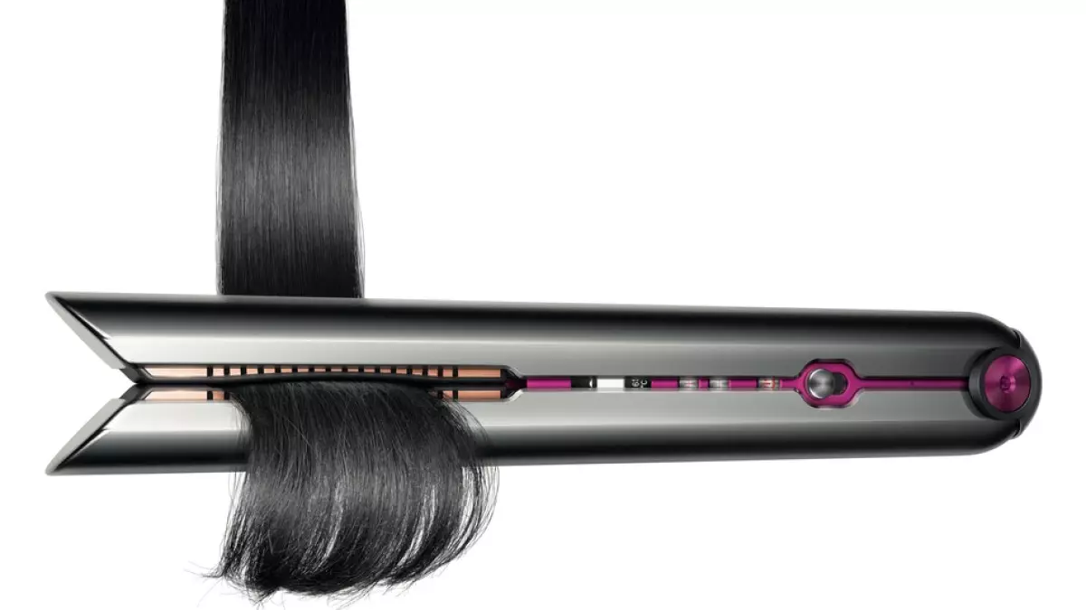 Dyson presentó su tercera incursión en el segmento de cuidado personal con la plancha "corrale". 