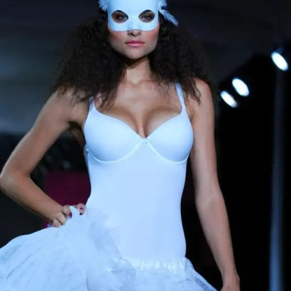 PASARELA LENCERIA LIVERPOOL