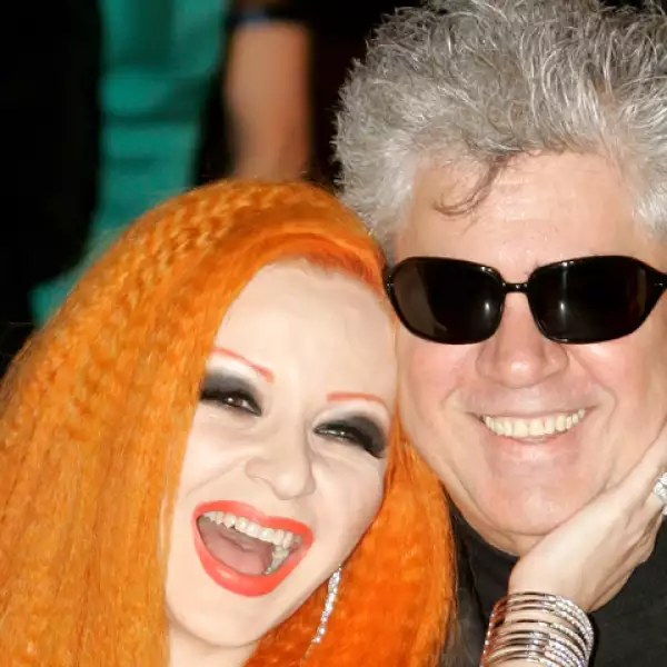 La cantante Alaska presume una carrera corta a lado de Almodóvar, colaboró con el director con Pepi, Luci, Bom y otras chicas del montón (1980), no obstante declaró que no se sentía con mucho futuro como actriz.