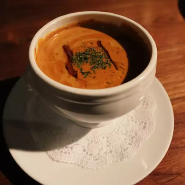 Crema de tomate rostizado con estragón