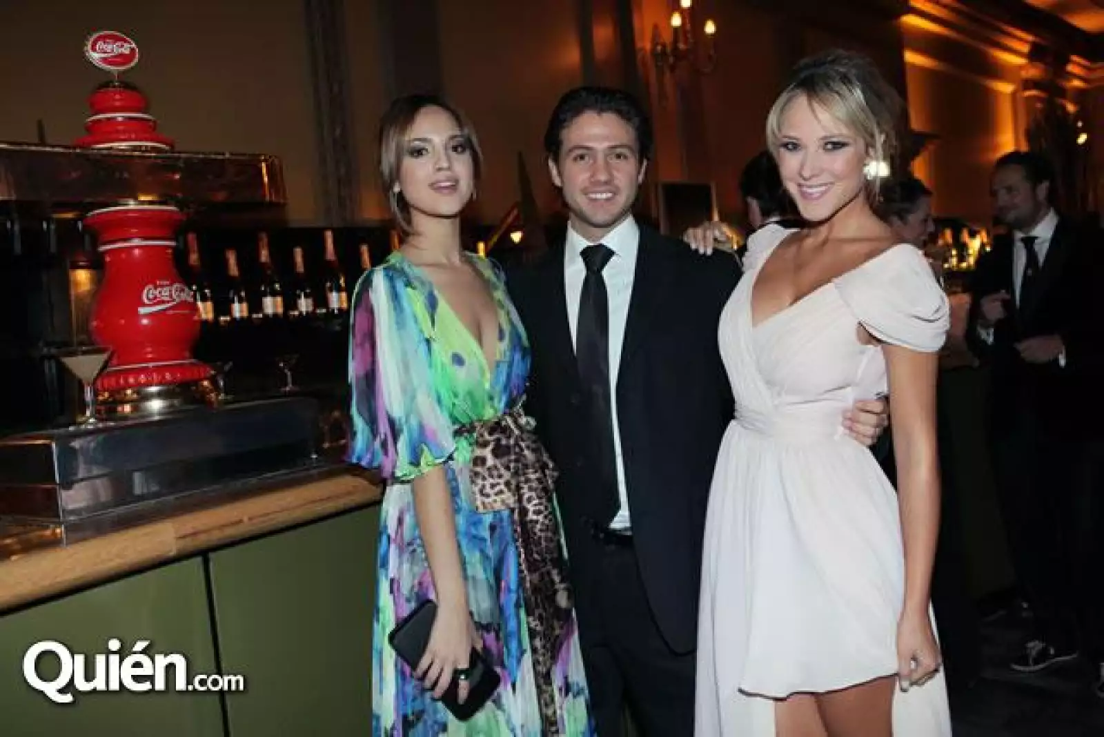 Eiza González,Juan Fernández,Vanessa Huppenkothen