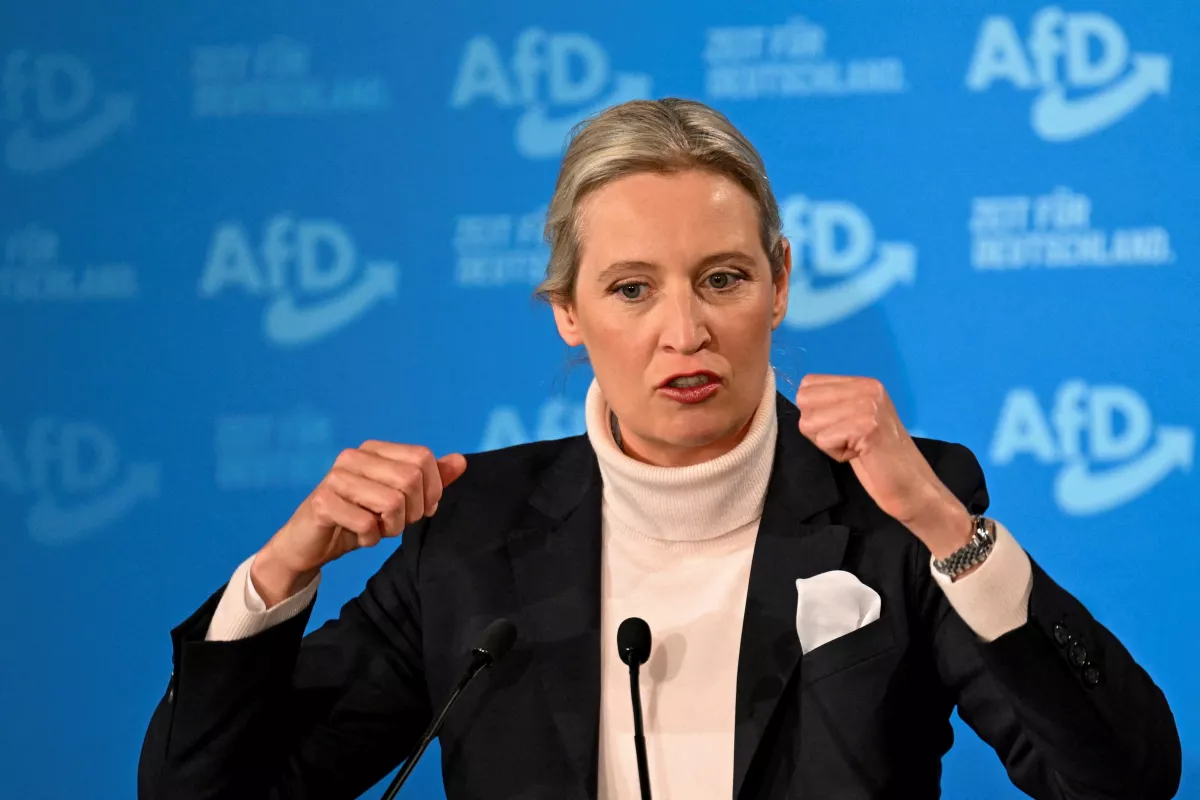 La colíder del partido Alternativa para Alemania (AfD), Alice Weidel, habla mientras asiste a un evento de campaña electoral de la AfD en Heidenheim, Alemania, el 9 de febrero de 2025.