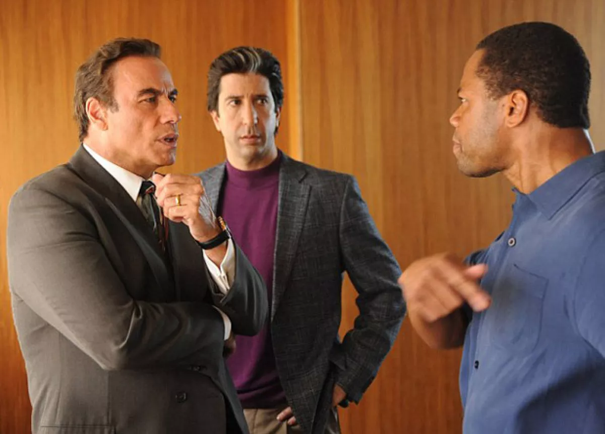 La mini-serie también está protagonizada por David Schwimmer, quien da vida a Robert Kardashian y Cuba Gooding Jr. como OJ Simpson.