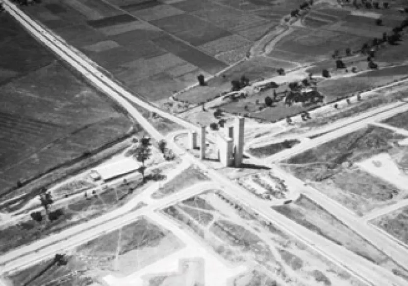 Ciudad Satélite (1957) prometía elevar la calidad de vida de sus futuros habitantes. (Foto: Cortesía libro â€œLas Torres de Satélite /Fundación ICAâ€)