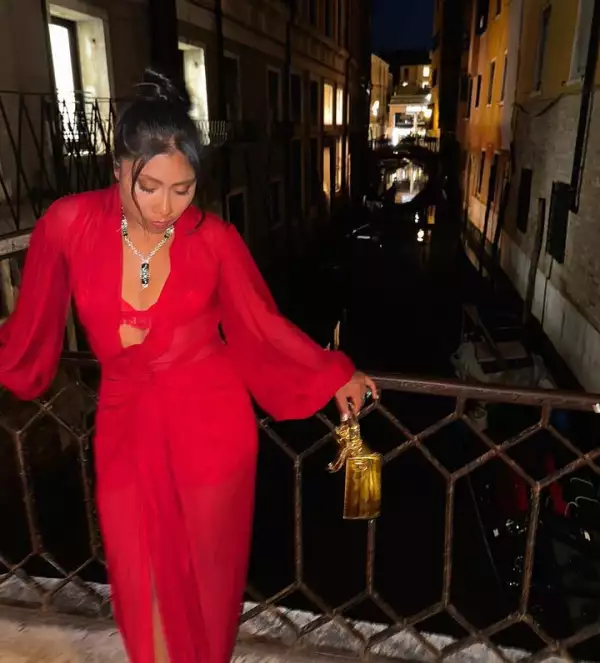 Yalitza Aparicio usa Dolce&Gabbana en Venecia.