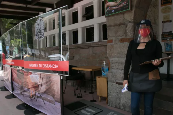 Restauranteros comienzan con la toma de medidas para poder reanudar las actividades el día jueves tras más de tres meses de cierre debido al Covid-19.