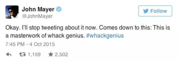 A través de Twitter, John demostró lo mucho que le gustó el cd de Miley.
