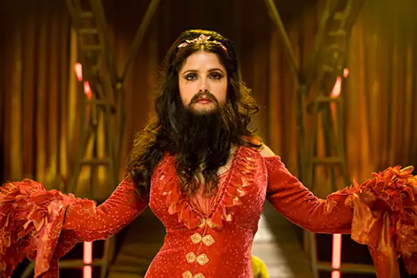 La mujer barbona, así fue el look de Salma para Cirque du Freak.