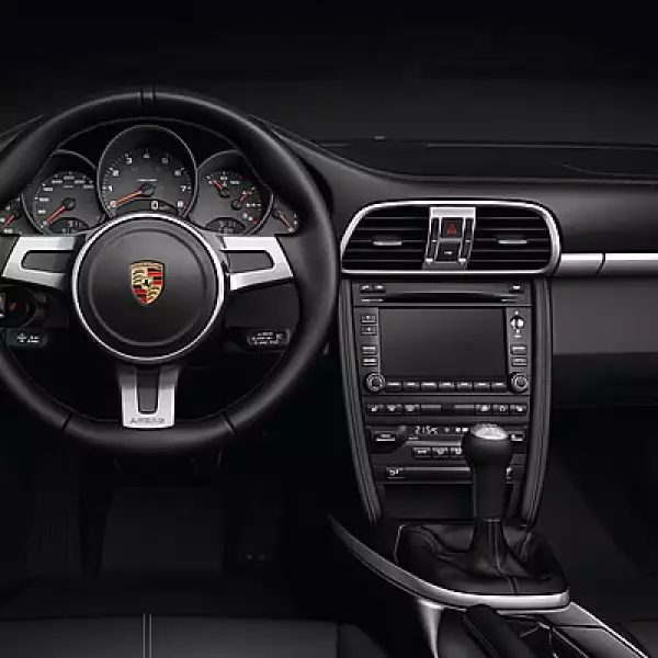 La firma teutona se alió con su compatriota BOSE para instalar un estéreo personalizado con 13 bocinas y 385 Watts de potencia.