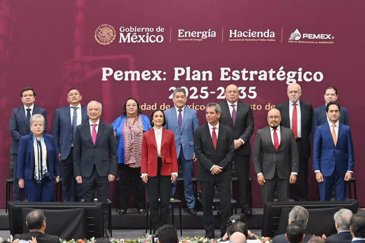 Especialistas cuestionan rescate de Pemex con su nueva estrategia