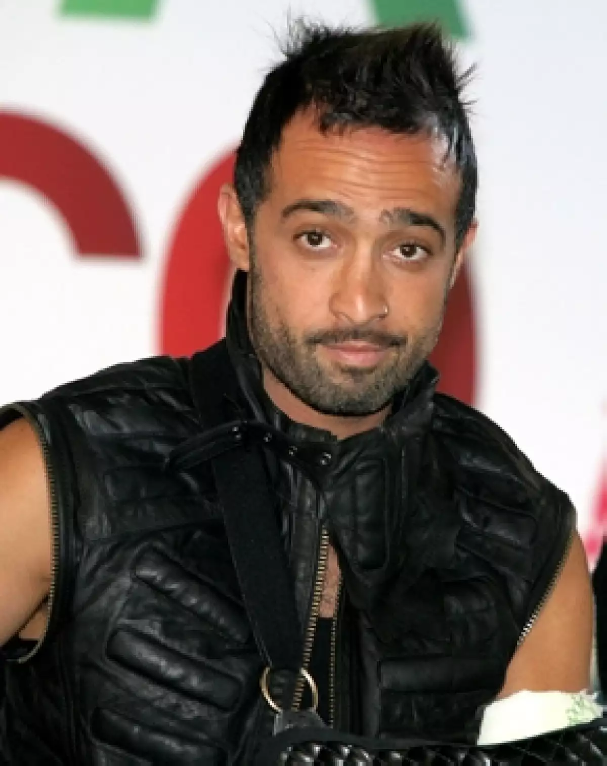 Lamenta el cantante y compositor que los medios siempre lo aborden para preguntarle sobre su vida y no su trabajo.