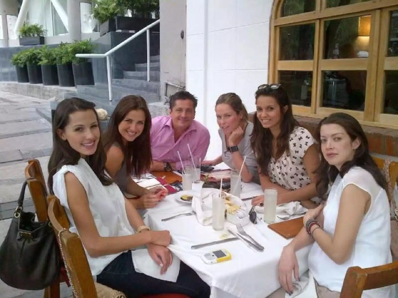 Xuxú sigue con sus proyectos de modelaje con otras de sus paisanas brasileñas y su novio la acompaña a sus reuniones.