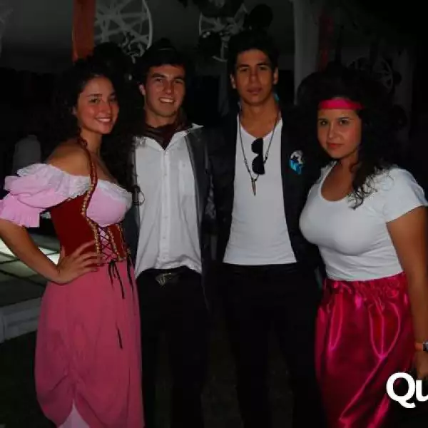 Fiesta de disfraces de parejas