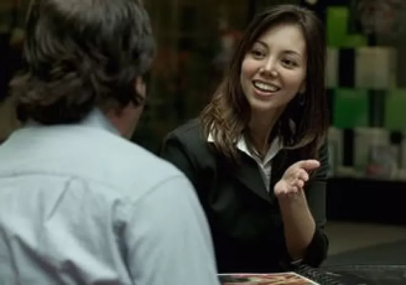 Mantén una actitud cordial e intenta no interrumpir a tu entrevistador. (Foto: Jupiter Images)