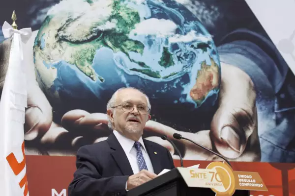 Mario Molina estudio ingeniería química en la UNAM