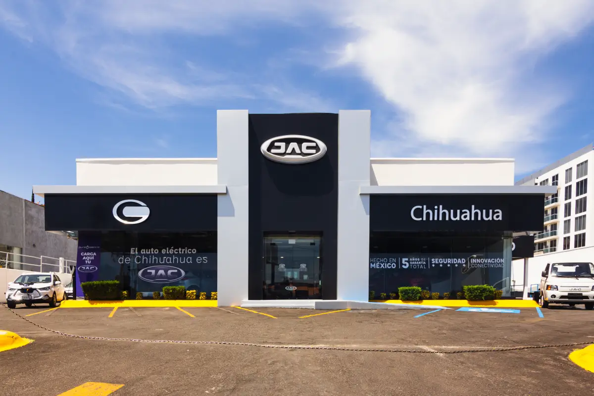 Las marcas chinas han desatado una guerra por el personal de ventas en las agencias