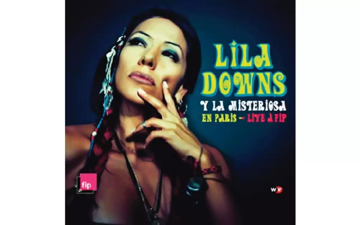 Lila Downs es hija de una cantante mexicana de raices oaxaqueñas y un profesor de cine estadounidense.