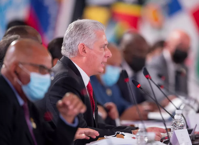 El presidente de Cuba, Miguel Díaz-Canel, habla en la cumbre de la Celac. 