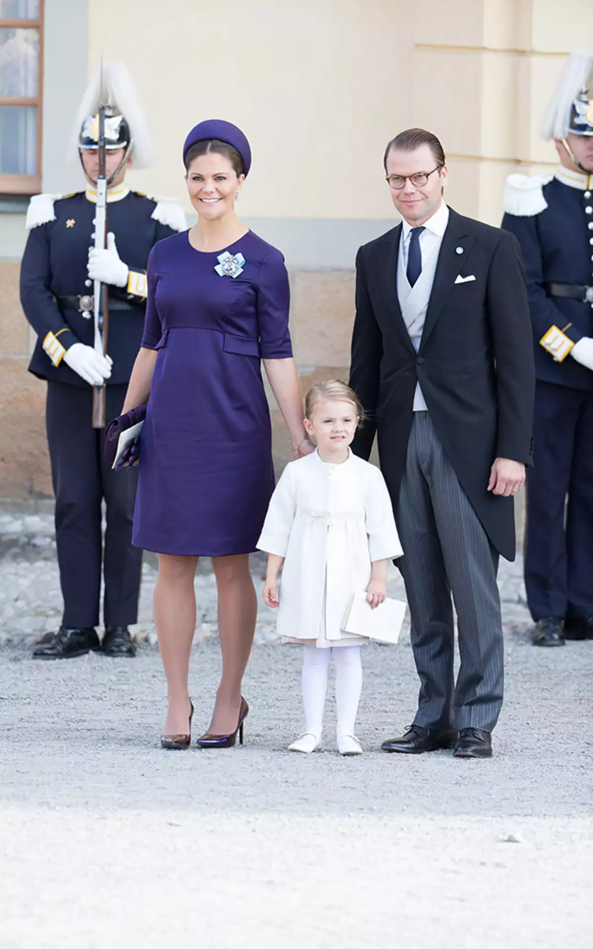 Victoria de Suecia junto a su esposo Daniel y su hija Estelle.