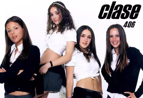 Sherlyn con Dulce María, Grettell Valdez e Irán Castillo en Clase 406.