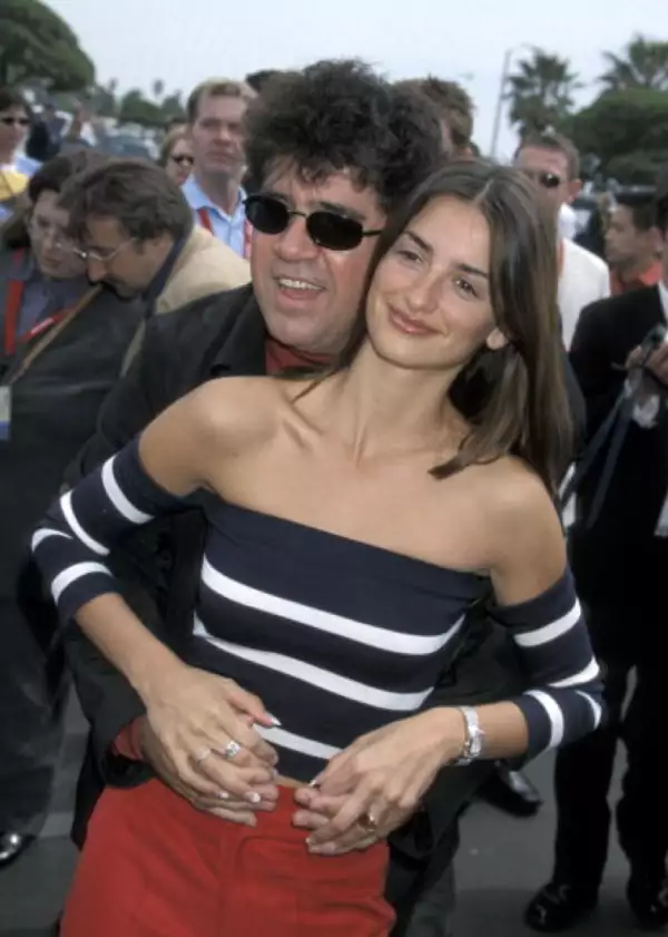 Así se veía en 2001, en brazos de su querido maestro, Pedro.