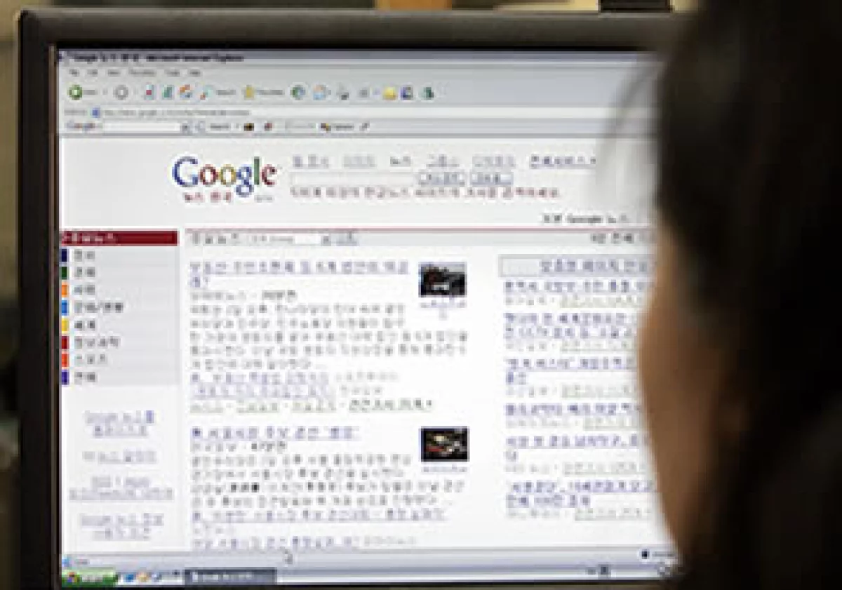 Google obtuvo mensajes completos, sitios y contraseñas de los cibernautas a través de su recolector de imágenes y datos. (Foto: AP)