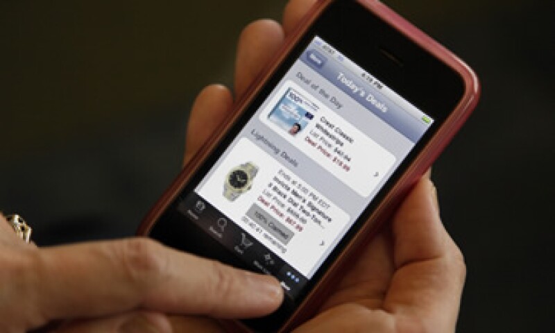 La espera entre la introducción del iPhone y su aparición en las tiendas ha ido disminuyendo de 201 días en 2007 a 17 días en 2010. (Foto: AP)