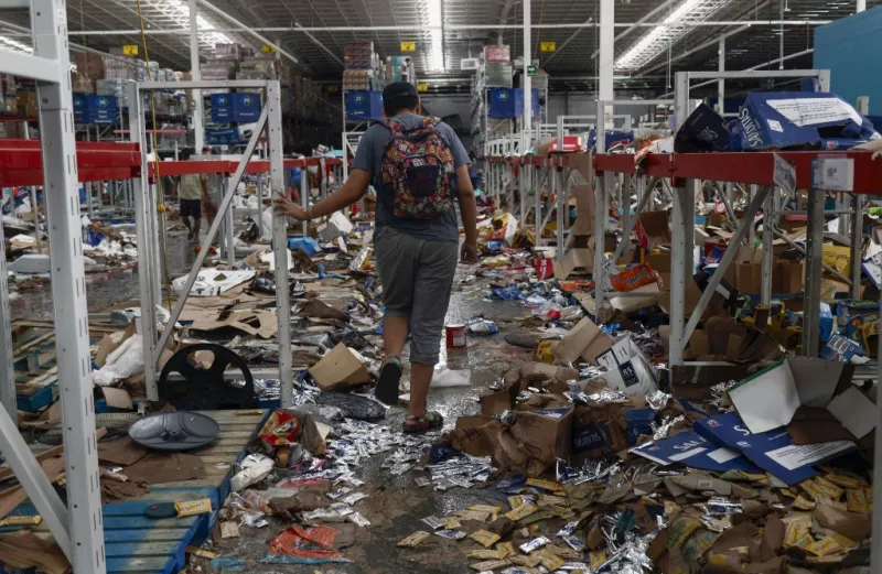 MEXICO-WEATHER-HURRICANE-OTIS-LOOTING