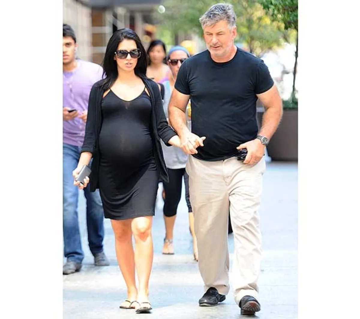 Ya nació la bebé de Alec Baldwin e Hilaria Thomas, se llama Carmen Gabriela.