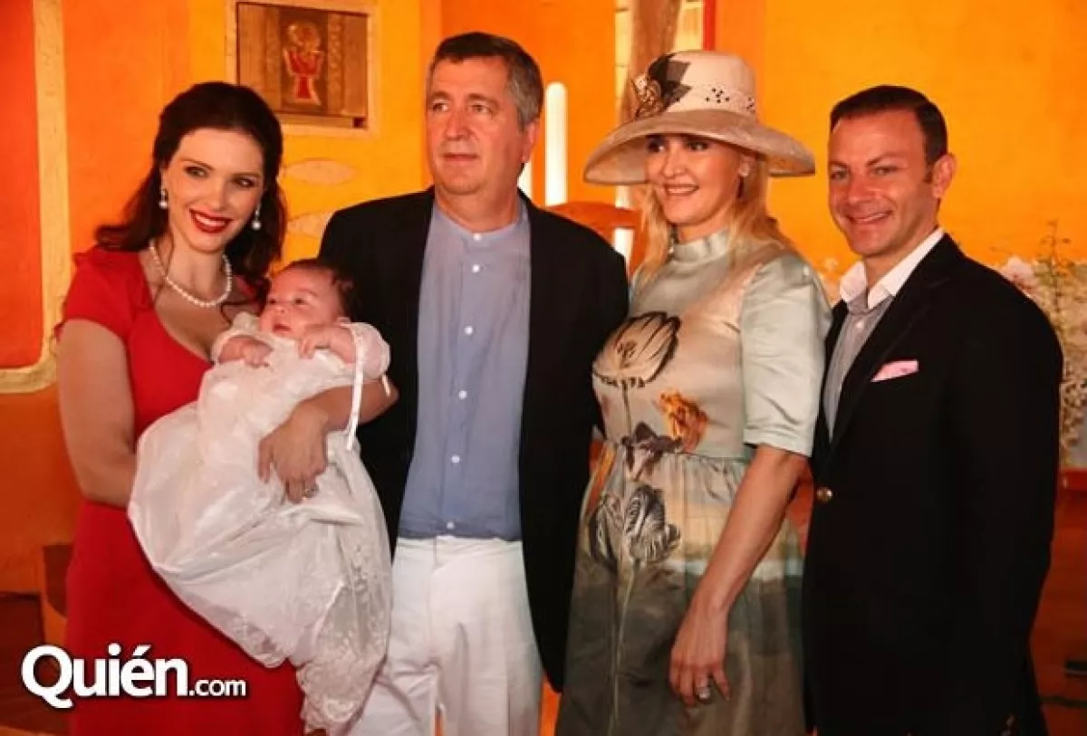 Michelle Leaño, Jorge Vergara, Angélica Fuentes y David Cohen en el bautizo de Valentina en 2010.